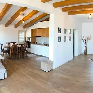  Appartement Albanian Traditions Legacy
